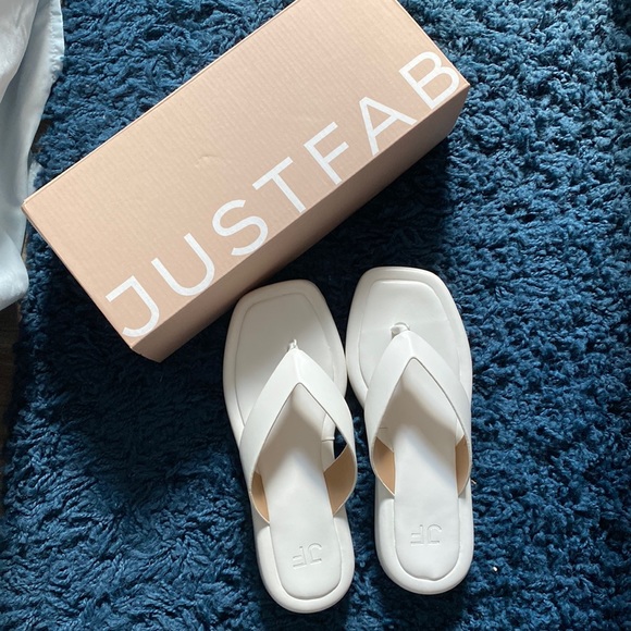 Flat-thick slipper (brand new) - Picture 3 of 8